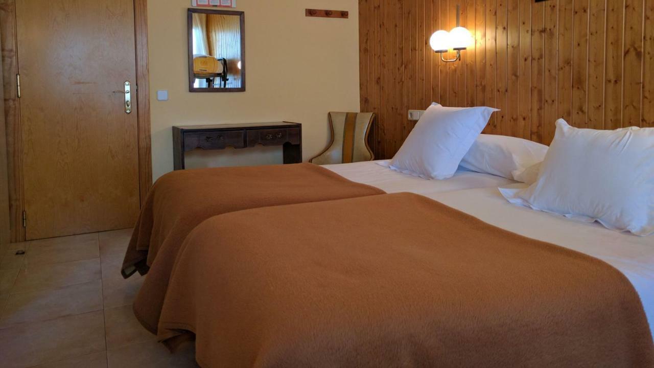 Hostal Talabart Лес Экстерьер фото